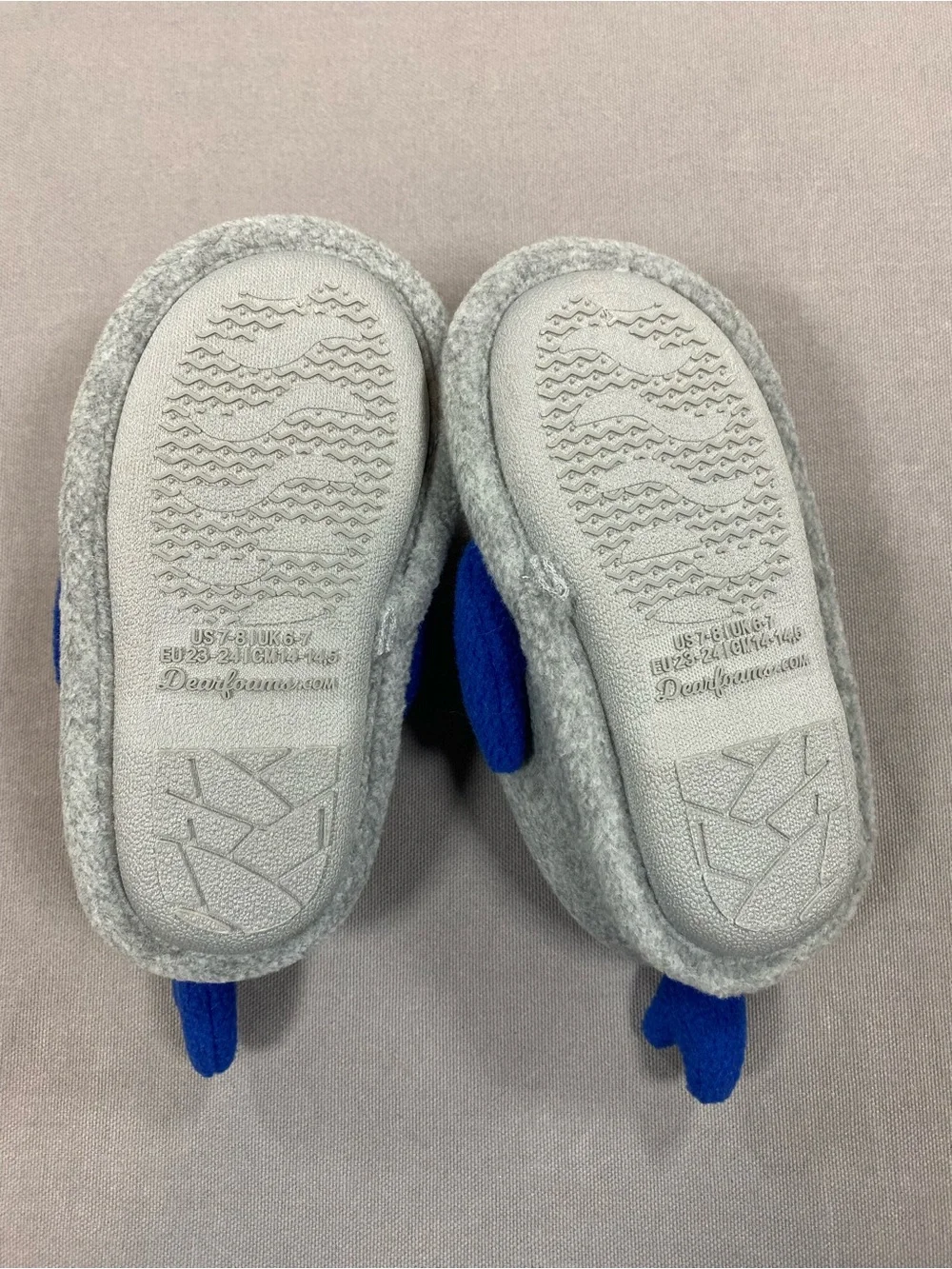 Dearfoams Kids Gray & Blue Shark Slippers Size 7-8